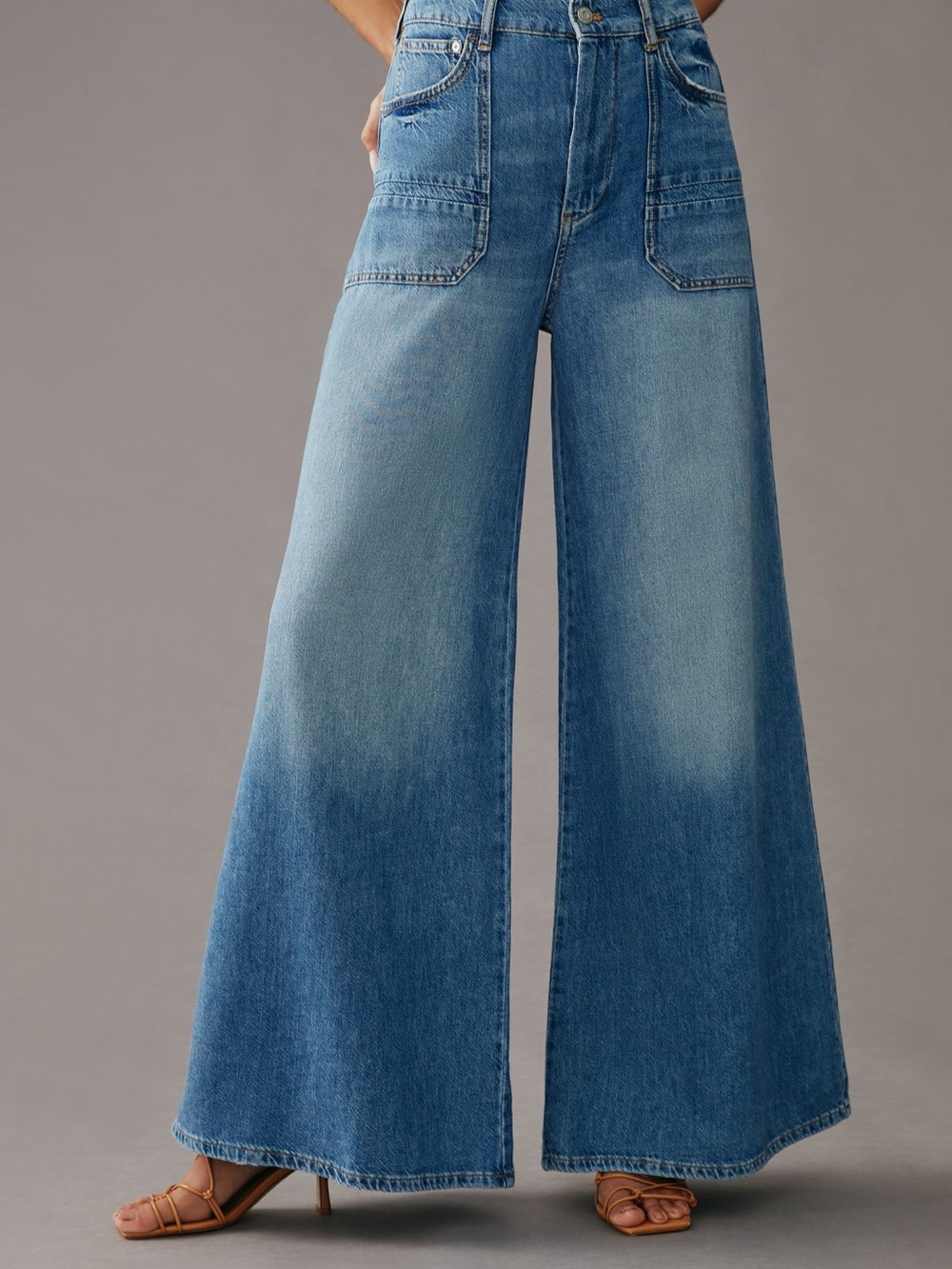 Pilcro The Jane High-Rise Wide-Leg Jeans
6/28 - Picture 2 of 11